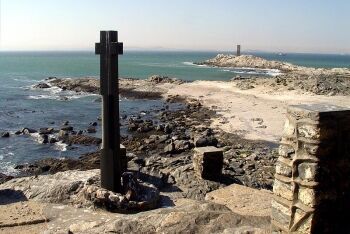 A replica of the original cross planted by the Portuguese seafarer Bartolomeu Dias in July 1488, Lüderitz, Namibia